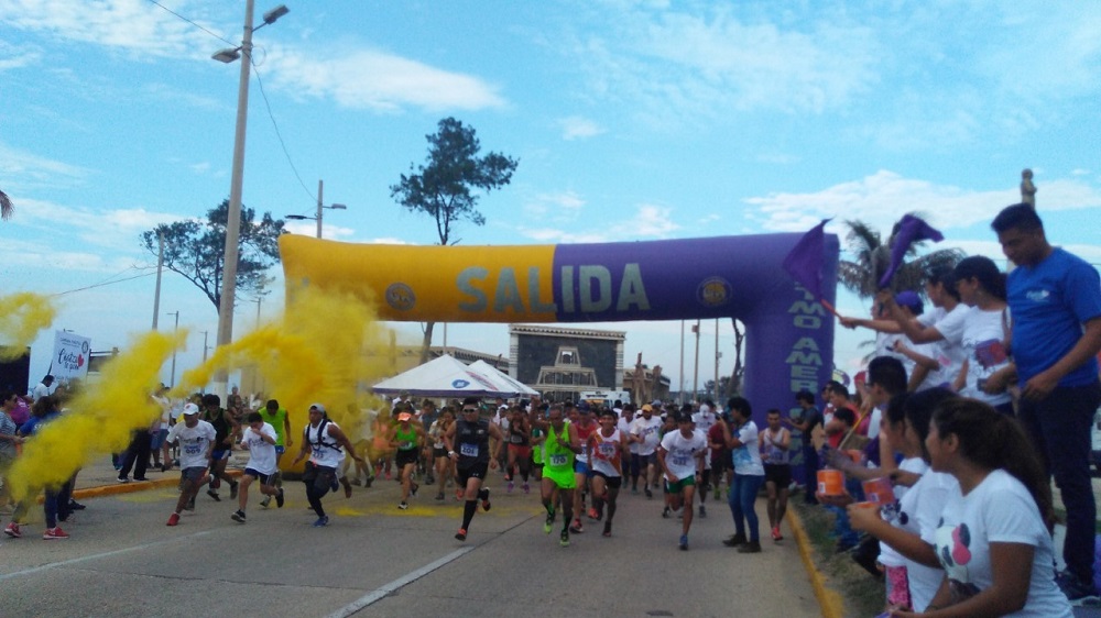 En Coatzacoalcos realizan la Carrera del color UIA 5km
