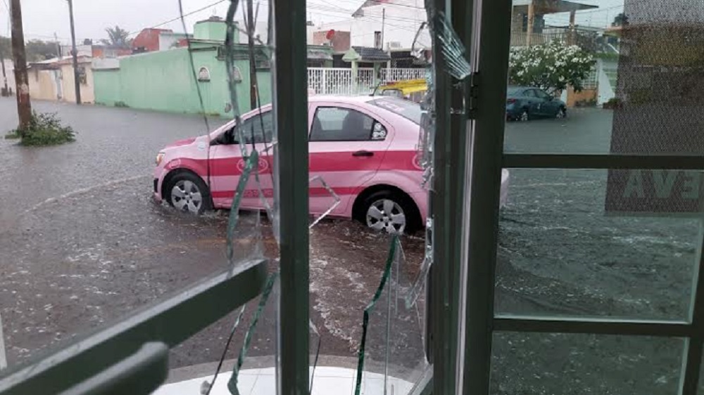Vandalizan instalaciones de central de taxis en Veracruz