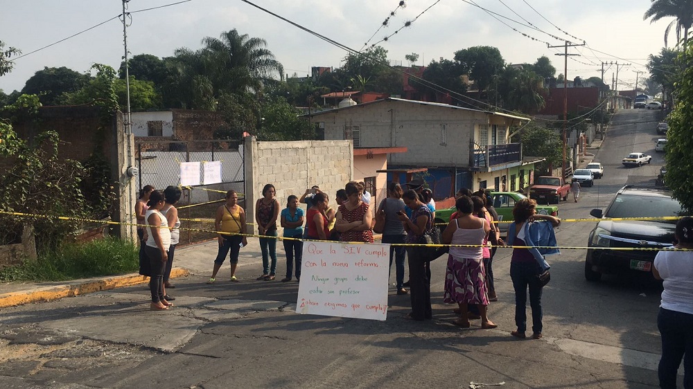 En Córdoba toman oficinas de supervisión escolar; exigen maestro para escuela primaria