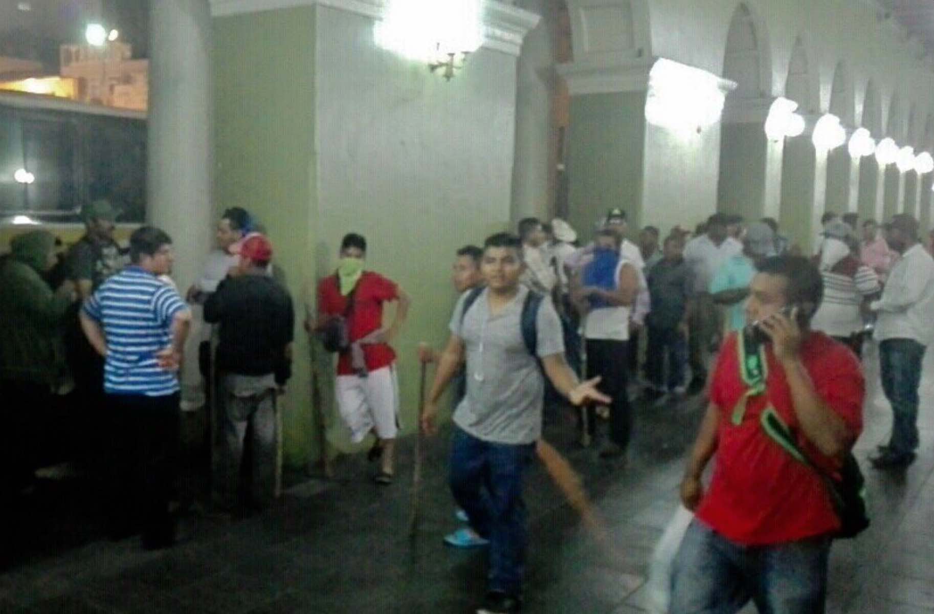 Miembros de CODECI llegan con machetes y bloquean palacio de gobierno