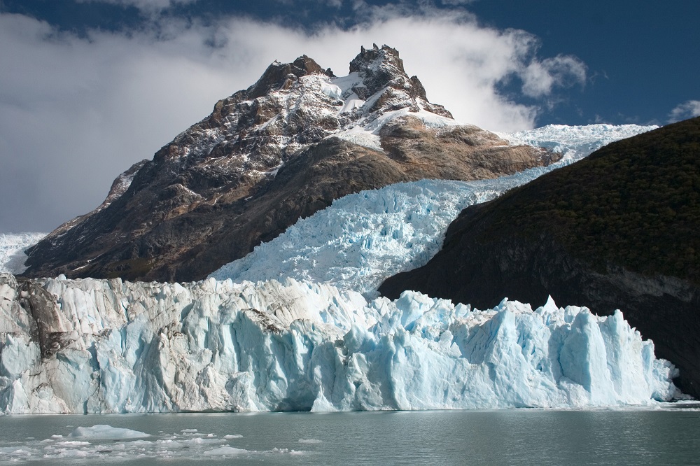 Glaciares podrían ser salvados con máquinas de nieve