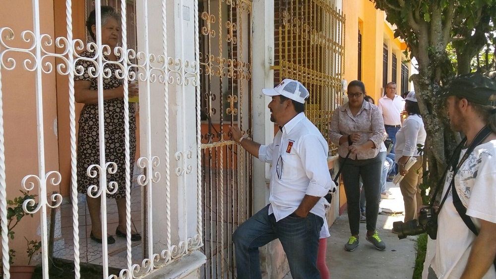 Visitó Héctor Martínez, candidato del PT a la alcaldía de Emiliano Zapata, a los vecinos de fraccionamiento Bugambilias