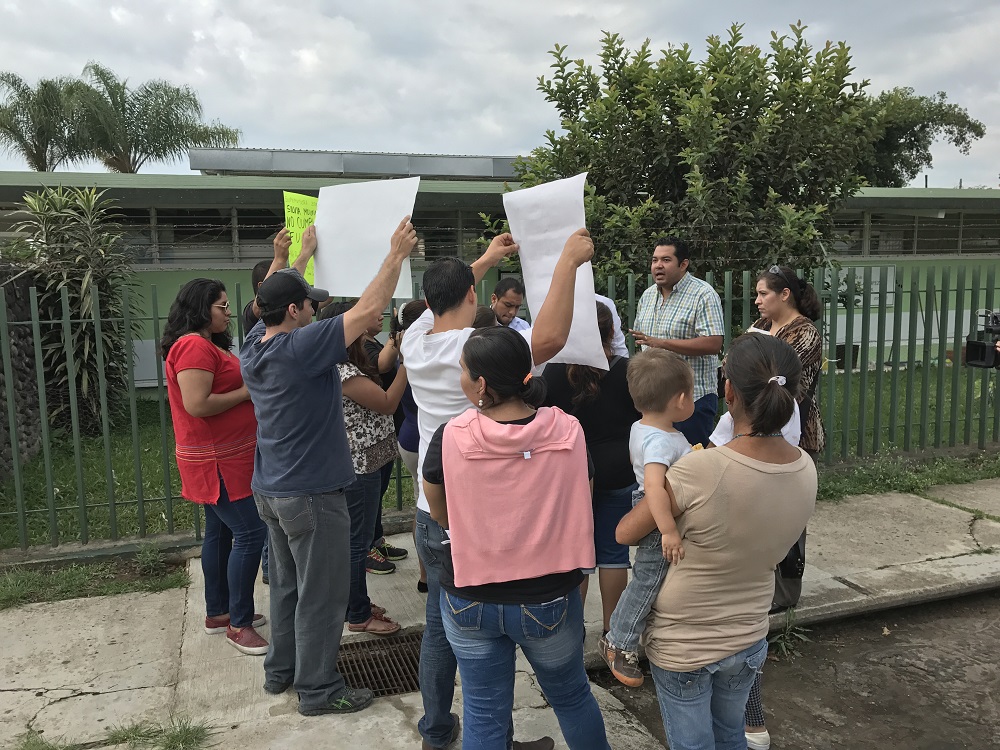 Padres de familia de jardín de niños desmienten denuncia de niño humillado