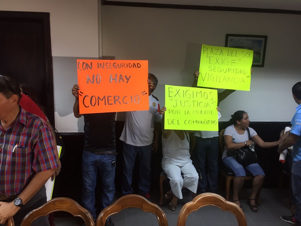 Locatarios del mercado Plaza de Sol exigen justicia por el asesinato de su compañero