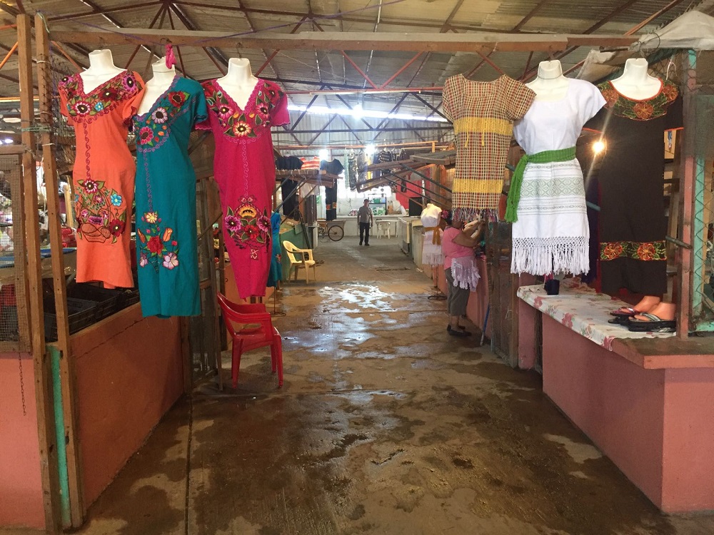 Locatarios del mercado cercano al Túnel Sumergido de Coatzacoalcos exigen les cumplan promesa