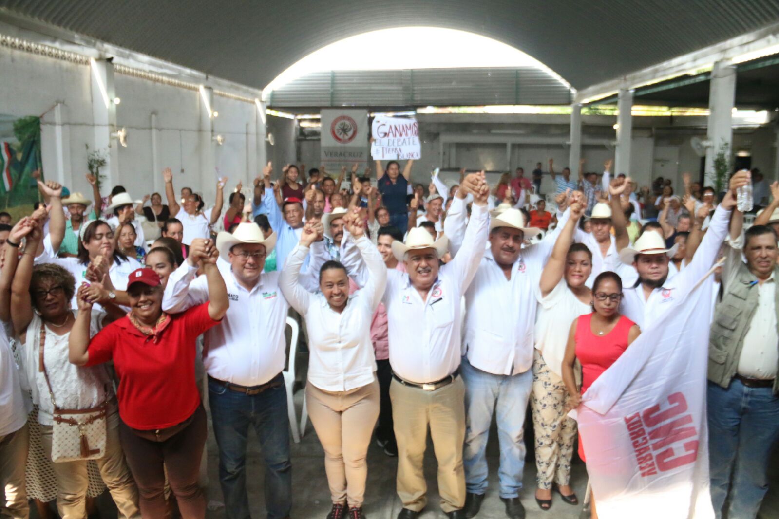 Marcela Aguilera, será una gran gestora y presidenta municipal de Tierra Blanca: Renato Alarcón