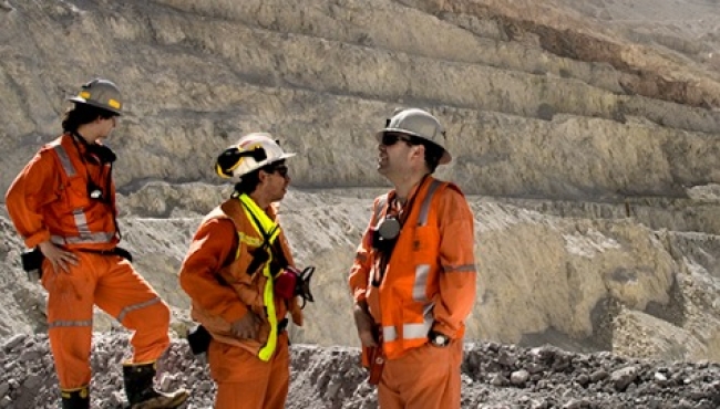En Irán quedan atrapados 50 mineros tras explosión que dejó dos muertos