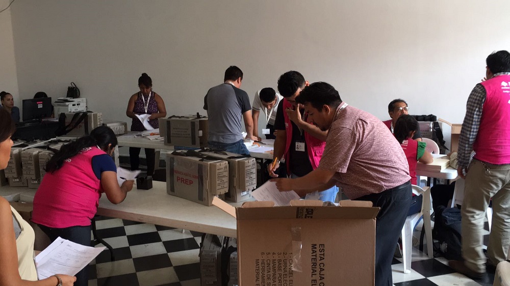 Entregan paquetes electorales en Boca del Río, Coatzacoalcos, Córdoba y Veracruz