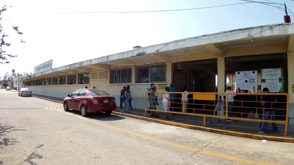 Sigue inconformidad por falta de energía eléctrica en primaria de Coatzacoalcos