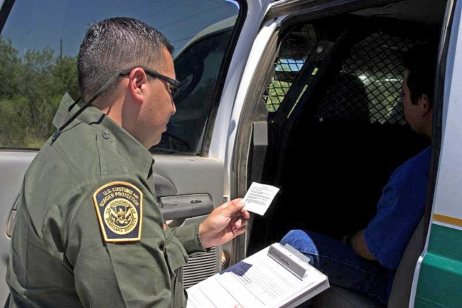 Patrulla Fronteriza rescata a cinco migrantes en condición crítica