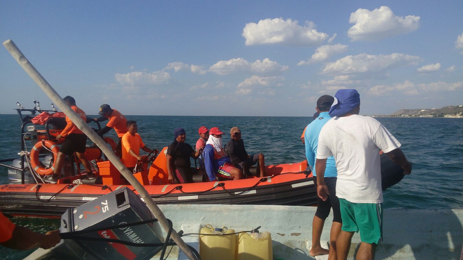 Rescata Armada de México a 12 pescadores a la deriva, en Campeche