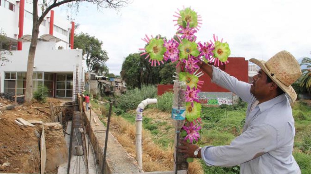 Se celebra en todo México la fiesta de la Santa Cruz