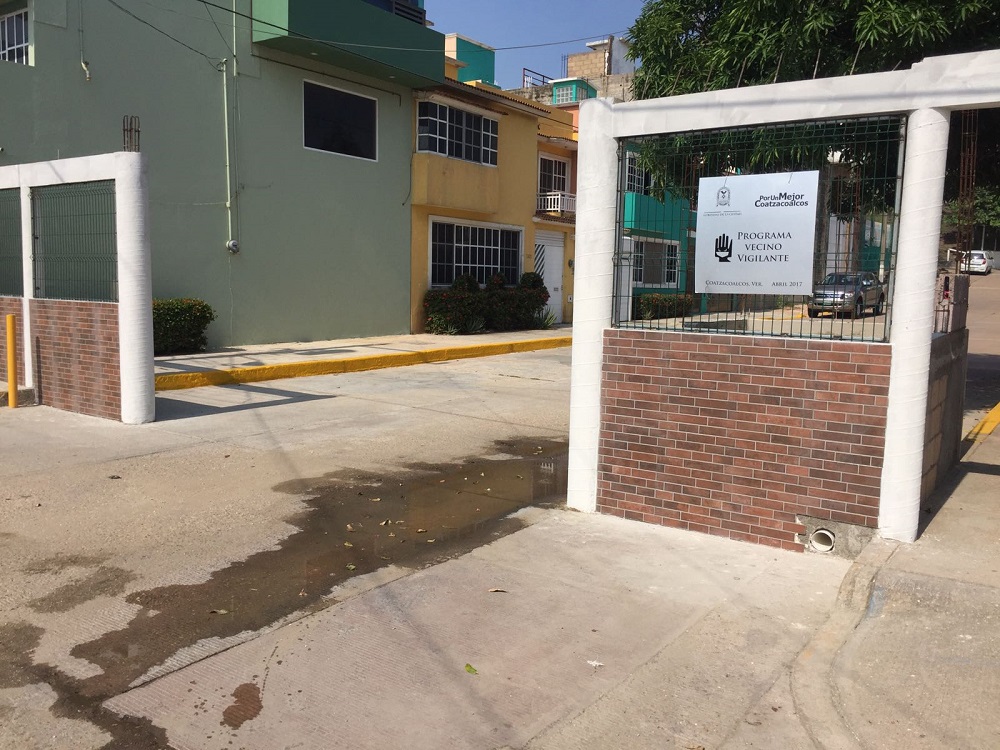 Con recursos propios, vecinos de Coatzacoalcos se protegen de la inseguridad