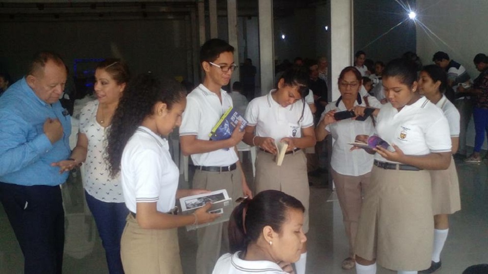 Con festival inculcan hábito de la lectura a estudiantes de Tierra Blanca