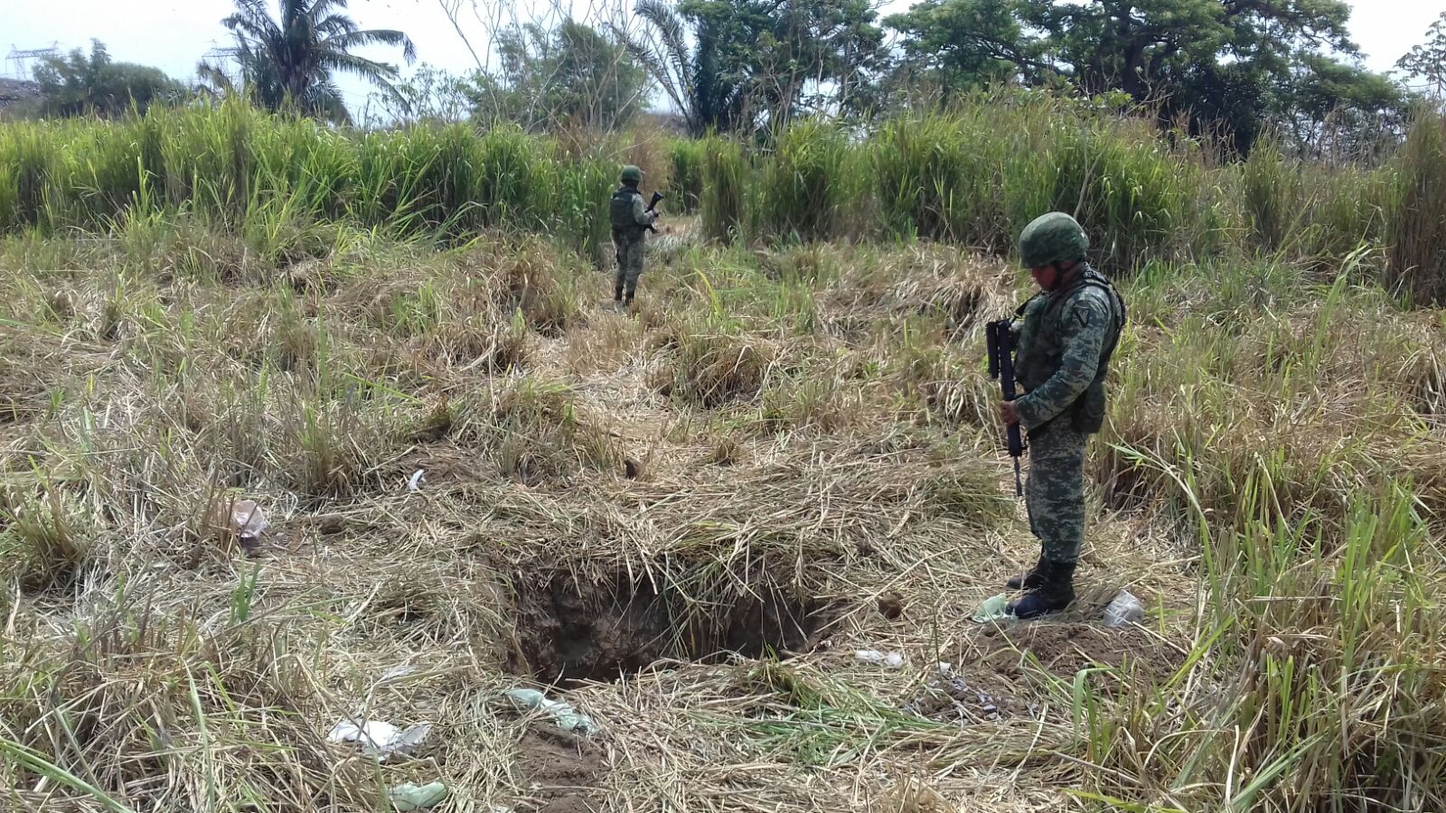 Descubren toma clandestina de combustible en la carretera Coatzacoalcos-Minatitlán