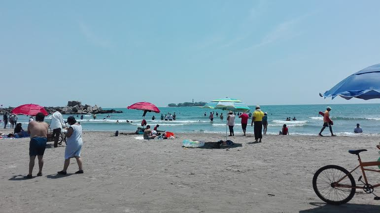 Familias disfrutaron de las playas de Veracruz y Boca del Río