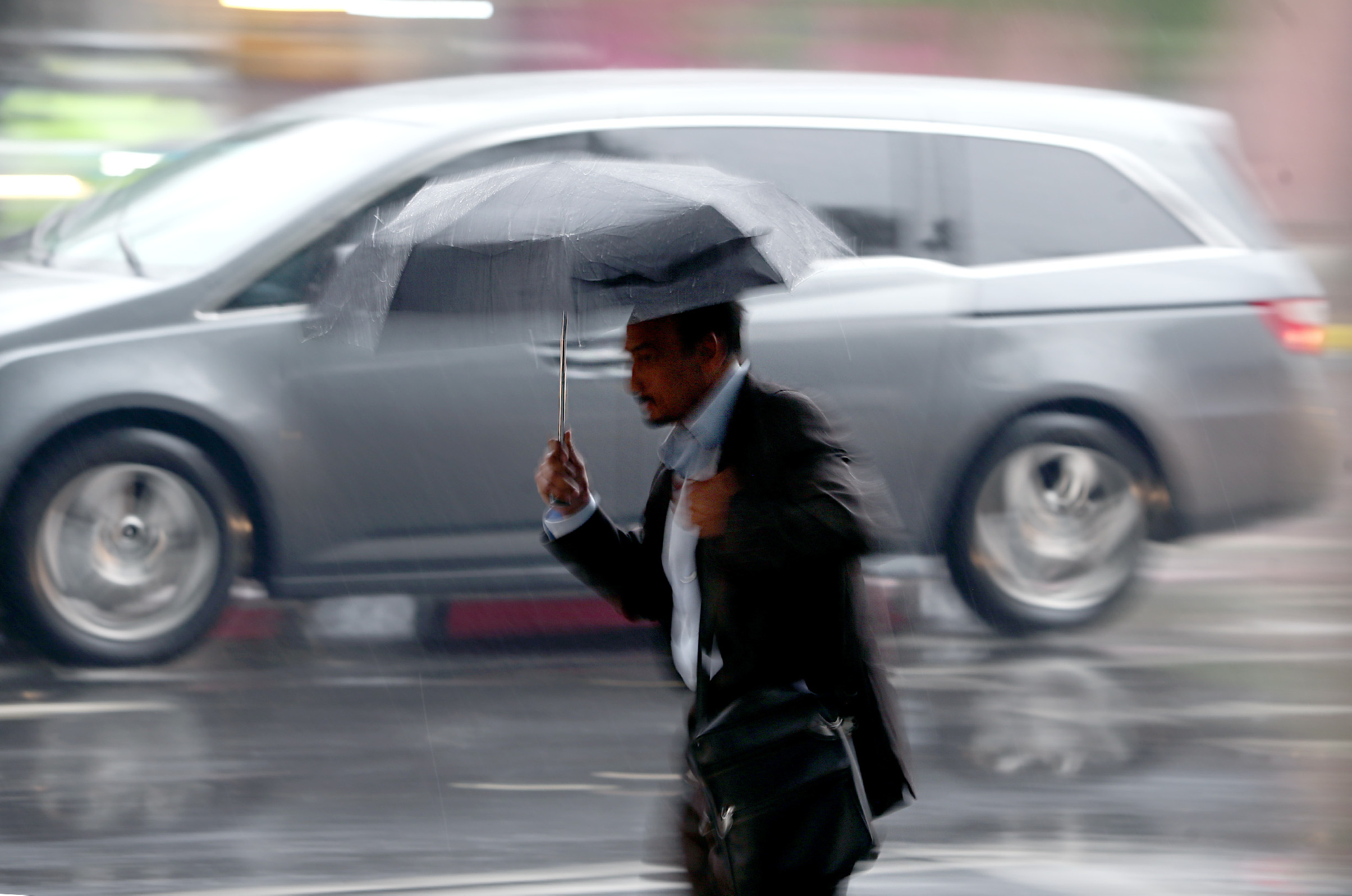 Lluvia deja calles y avenidas inundadas en el puerto de Veracruz