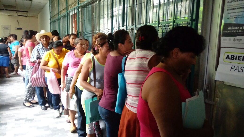 Se inconforman beneficiarios de Seguro Popular en Coatzacoalcos por lentitud en reafiliación