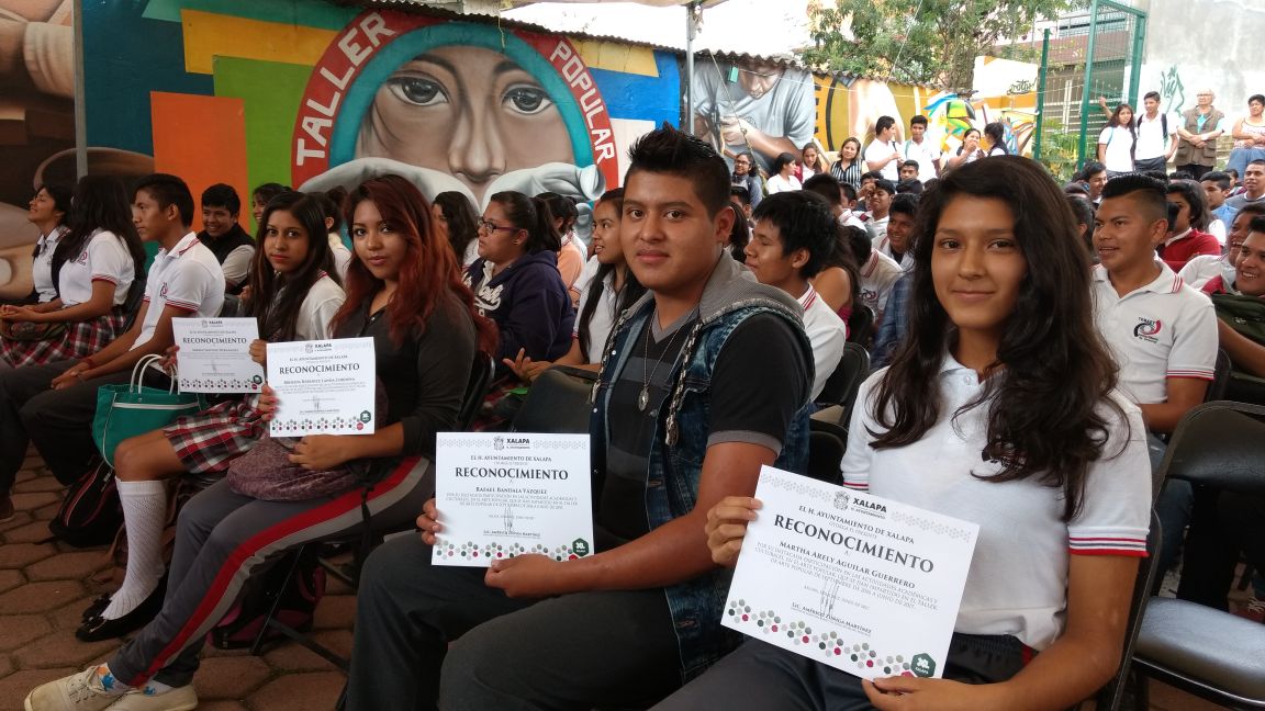 Reconocen a alumnos artesanos del telebachillerato «Las Higueras»