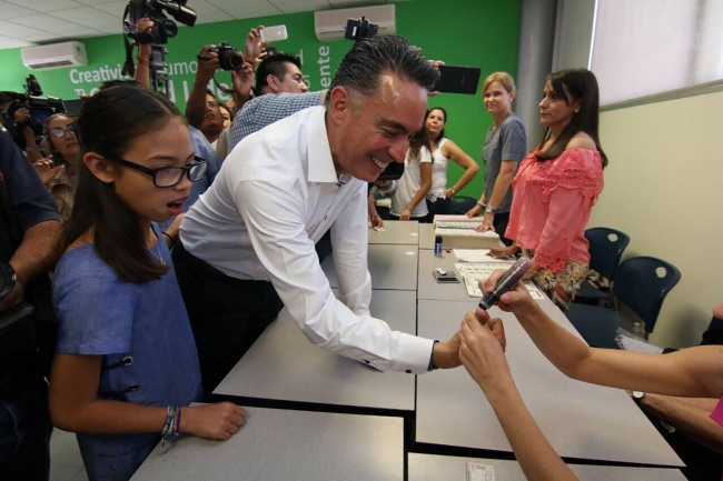 Candidato del PAN vota en Torreón, Coahuila