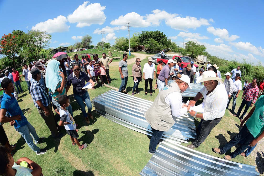 Tres mil 500 familias de Pánuco reciben apoyos del Fonden