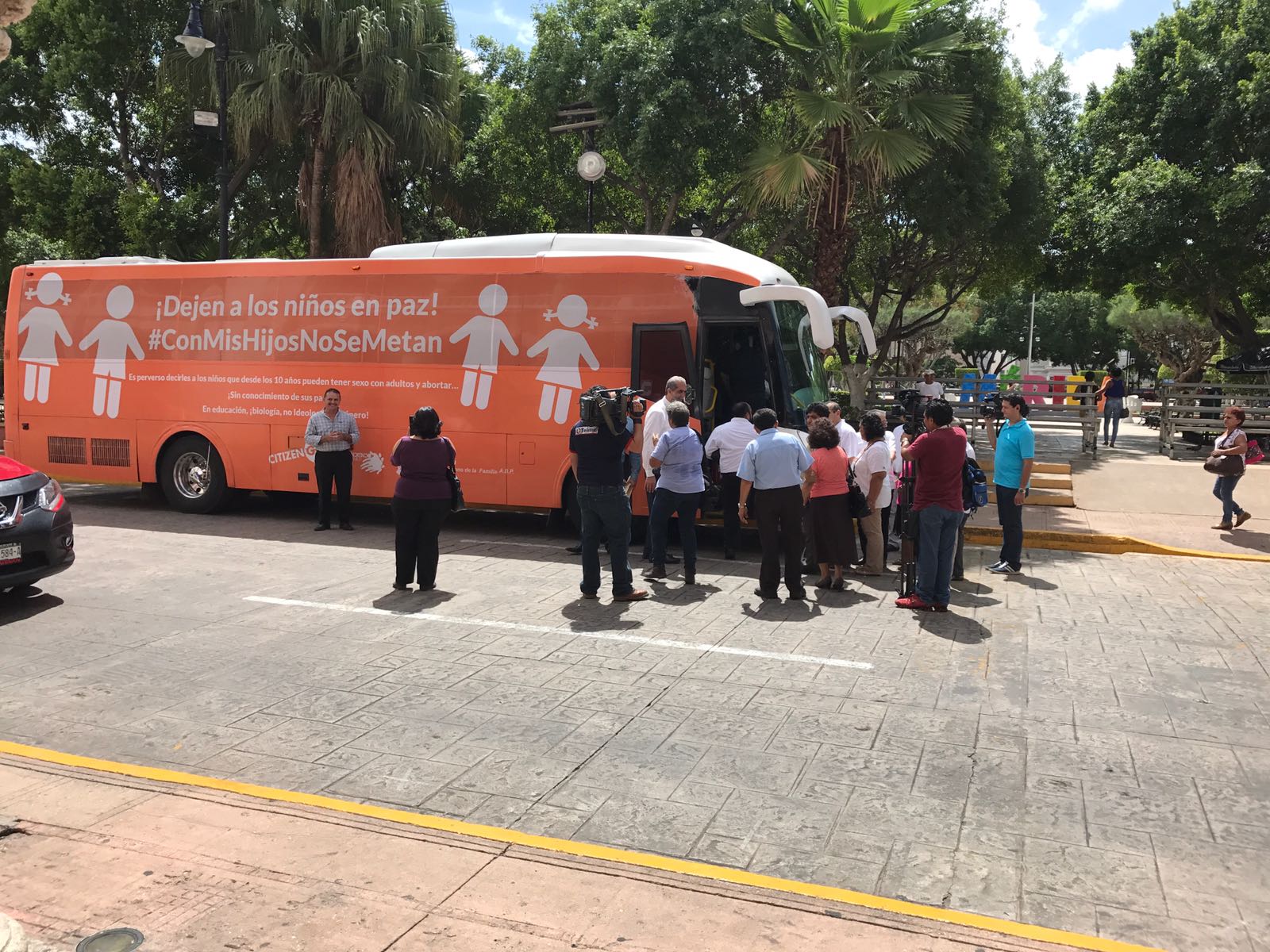 El domingo llega a Xalapa el Autobús de la Libertad; polémico por su mensaje antidiversidad