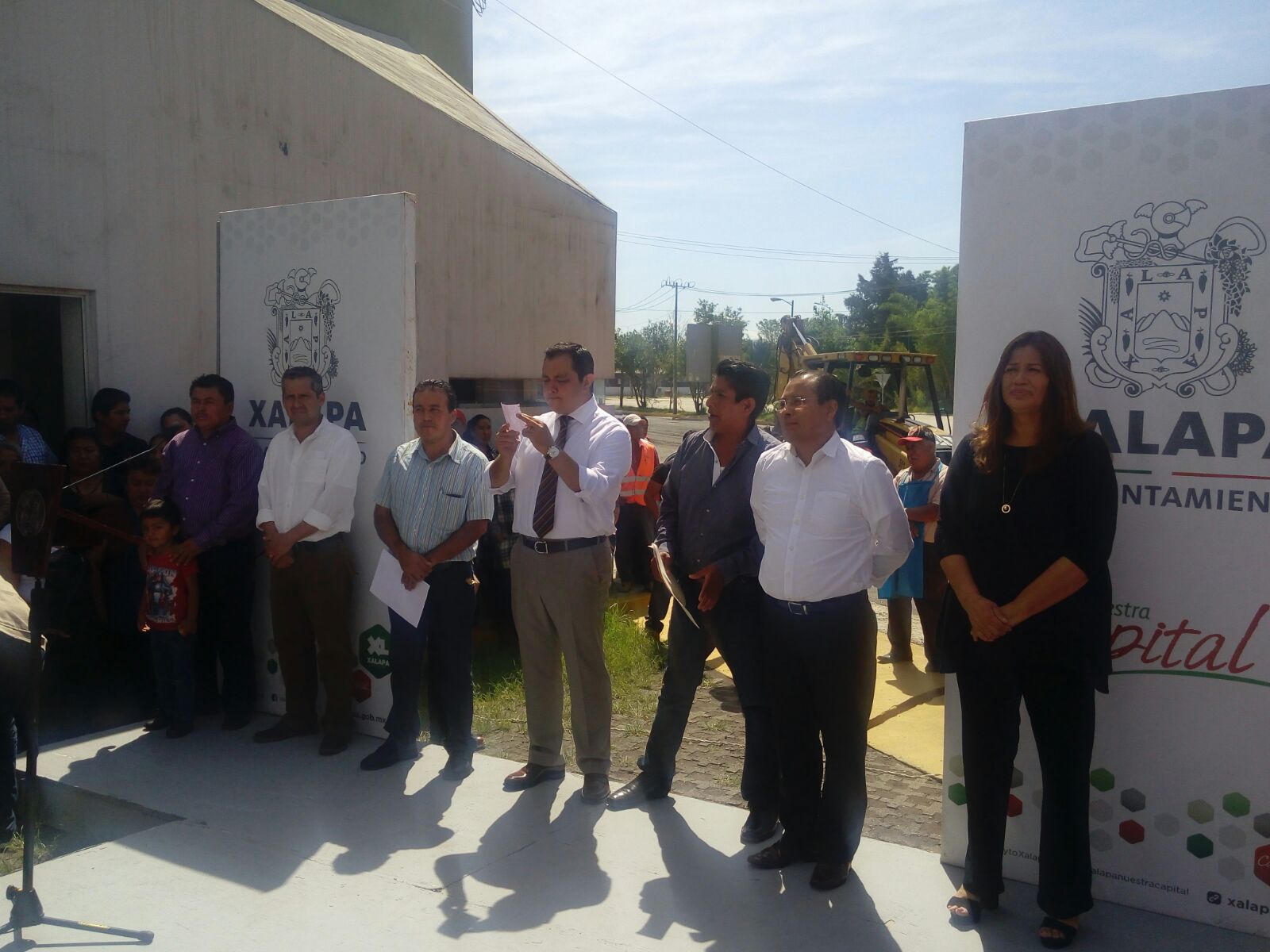 Inician pavimentación de acceso a la Central de Abastos de Xalapa