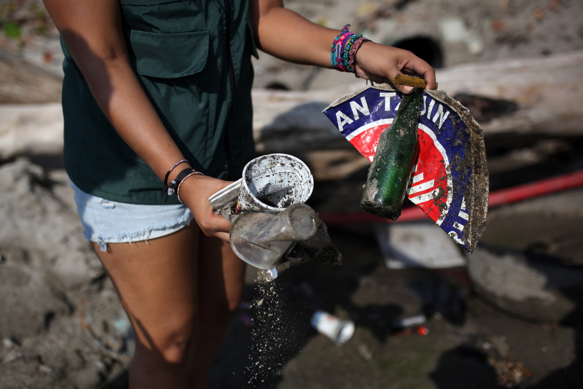 Cien mil animales marinos mueren al año a causa de residuos plásticos: Greenpeace