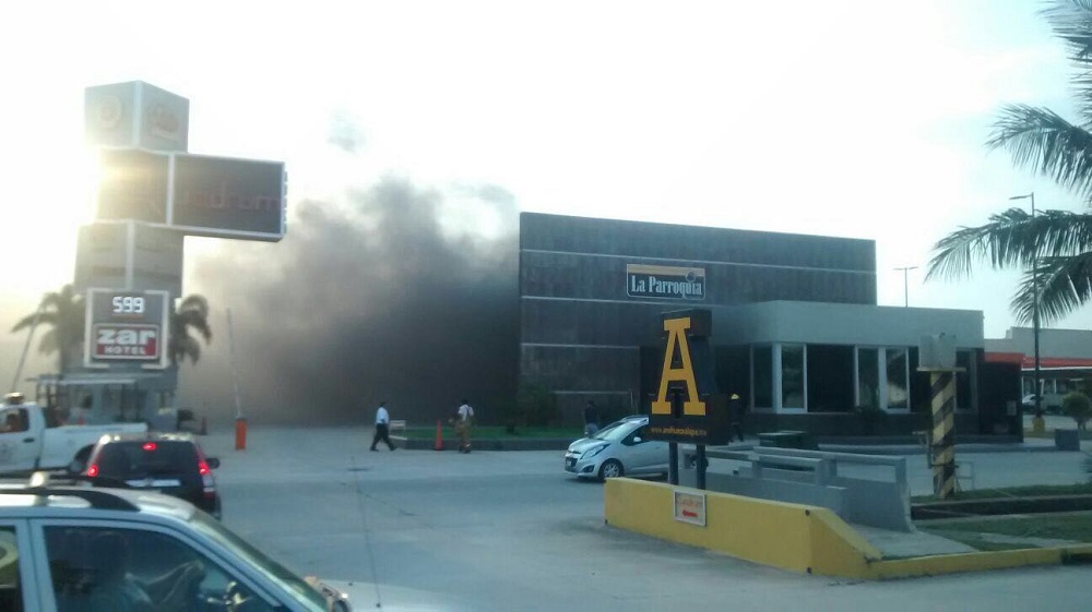 Se incendia café La Parroquia de Coatzacoalcos