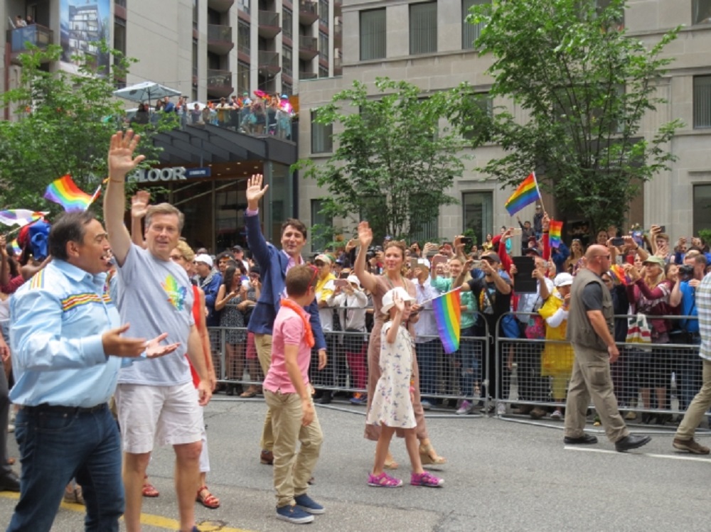Primer ministro canadiense encabeza por segundo año desfile gay en Toronto