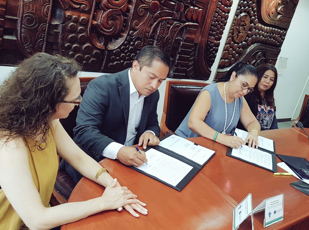 CEAPP y UV firman convenio de colaboración para facilitar la titulación de periodistas