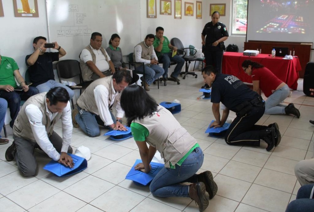 Gendarmería imparte curso de primeros auxilios a personal de Conafor