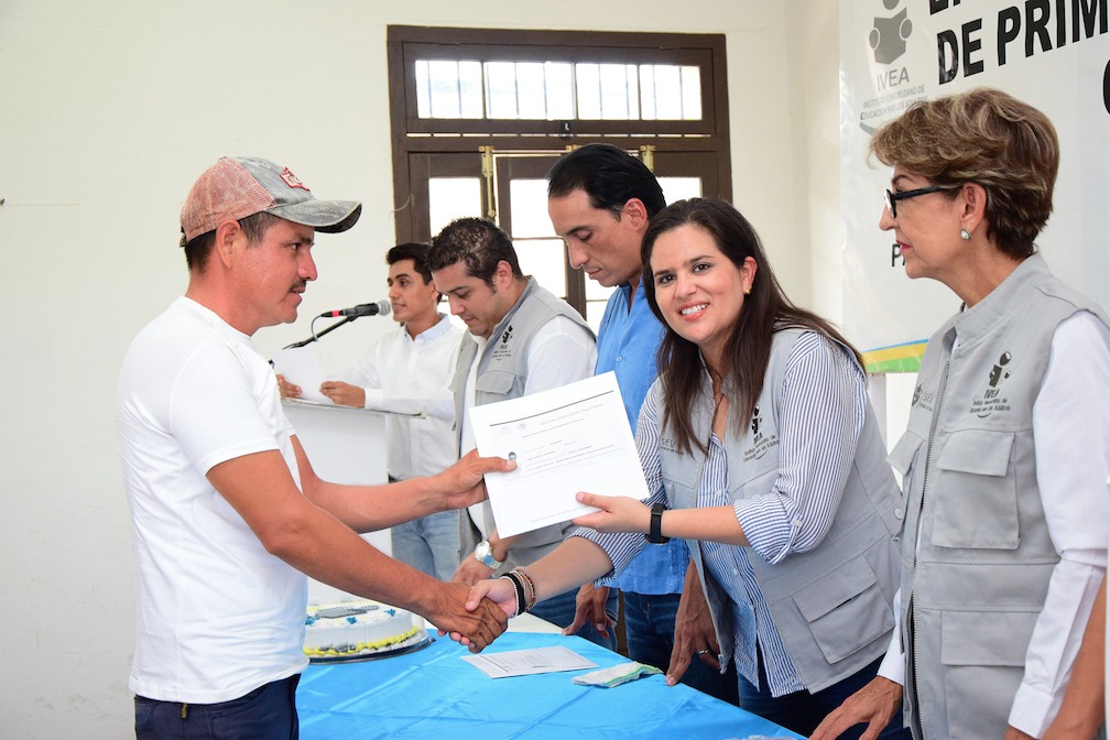 IVEA entrega certificados en Pánuco