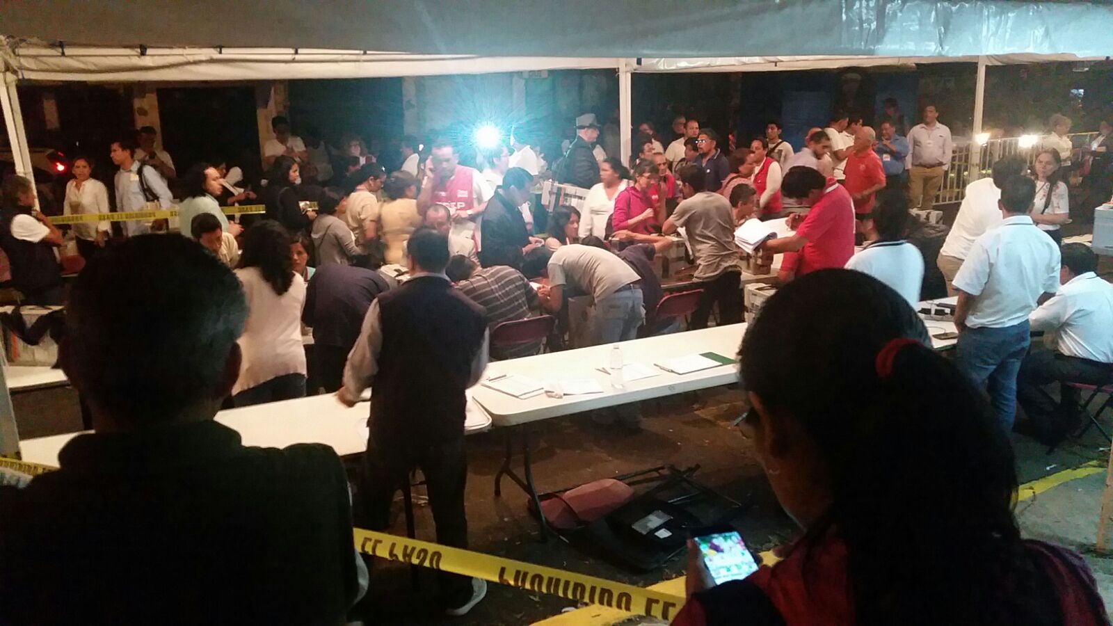 Intenso conteo de votos realizan en el Consejo Municipal de Xalapa