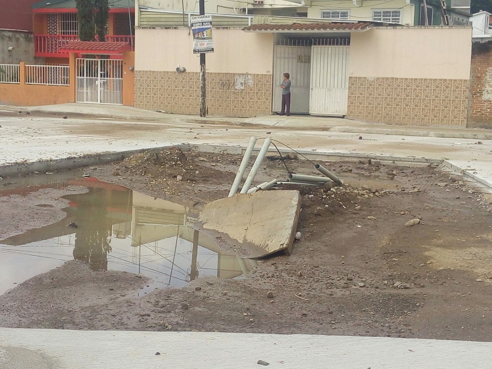 Deslaves y calles inundadas resultado de lluvias que cayeron en Xalapa durante el fin de semana