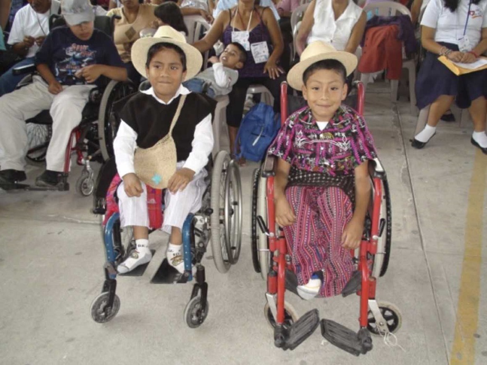 López Obrador presume pensiones para un millón de niños con discapacidad