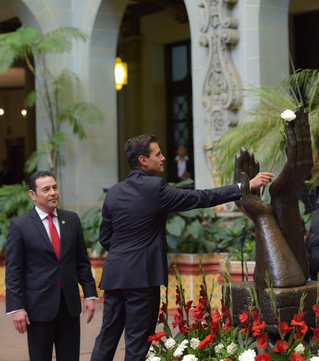 Realiza EPN visita de Estado a Guatemala, en víspera de que México pida extraditar a Duarte