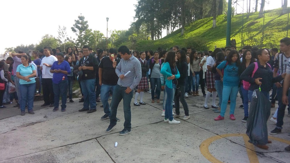 Estudiantes de Córdoba, Tantoyuca y Xalapa reclaman conclusión de aulas