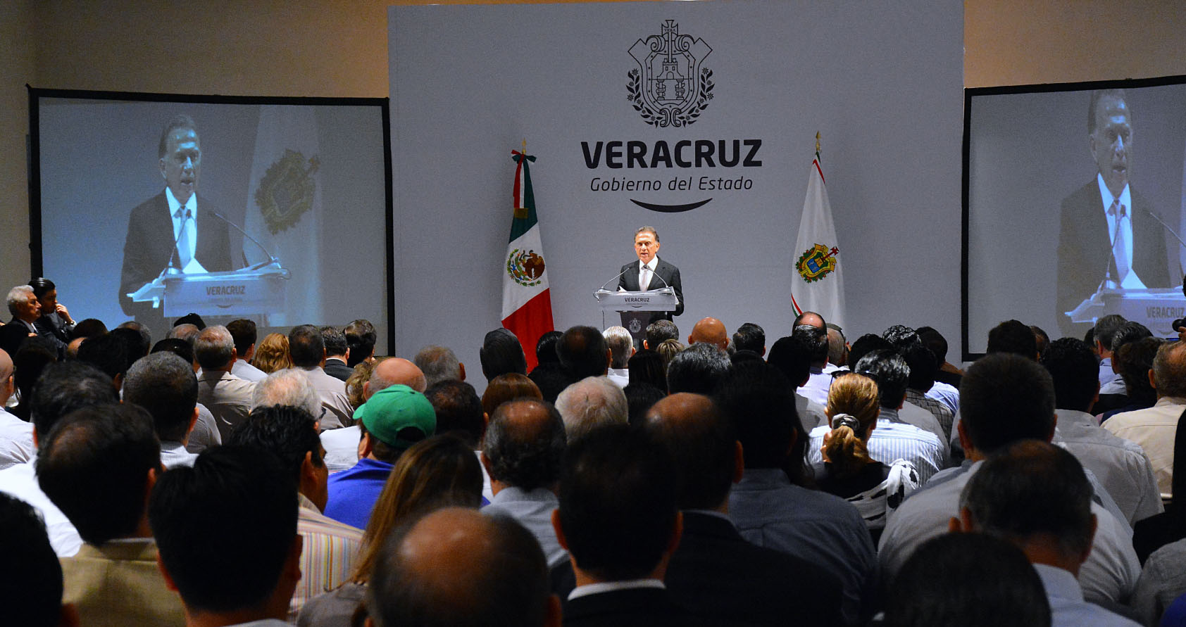 “Veracruz se declara en emergencia financiera, pero tengo la certeza de que los veracruzanos unidos superaremos esta situación”: Gobernador Yunes