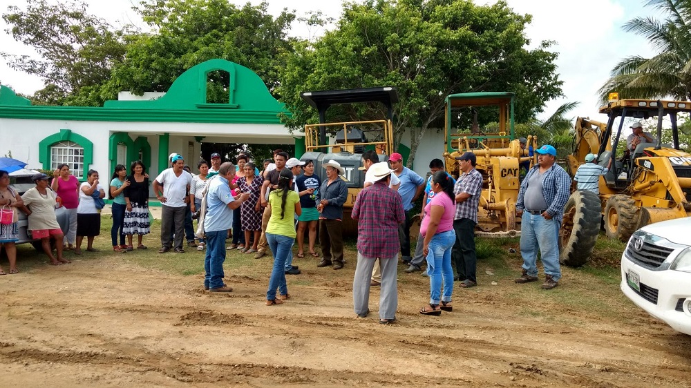 Exigen obras de calidad, habitantes de la congregación de Colorado en Coatzacoalcos