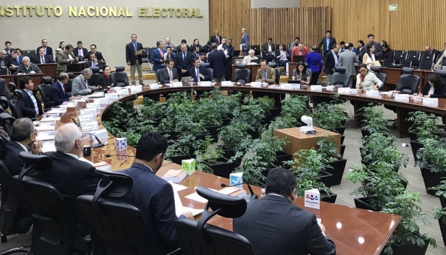 Improcedentes quejas contra PAN y Morena, decide comisión electoral