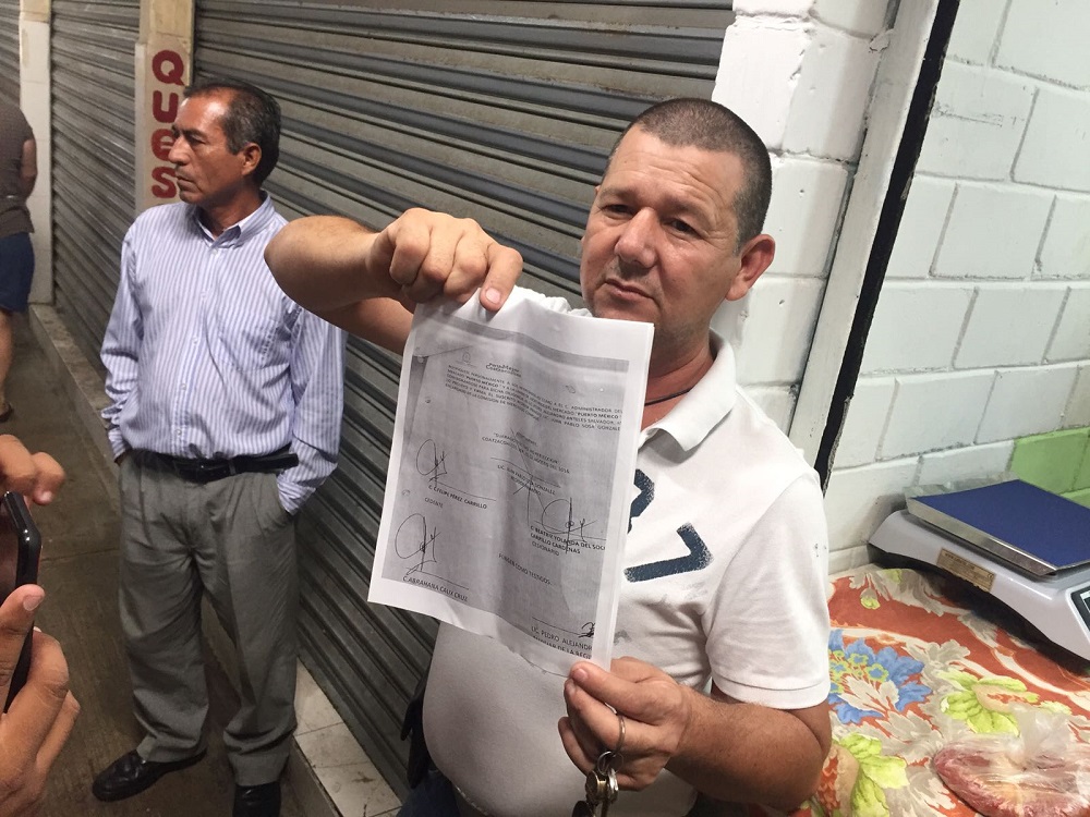 Locatarios del mercado Puerto México denuncian despojo de locales