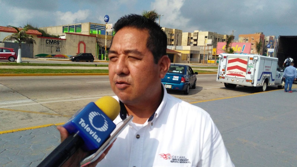 Acudieron 60 bomberos veracruzanos a combatir el incendio de refinería en Oaxaca