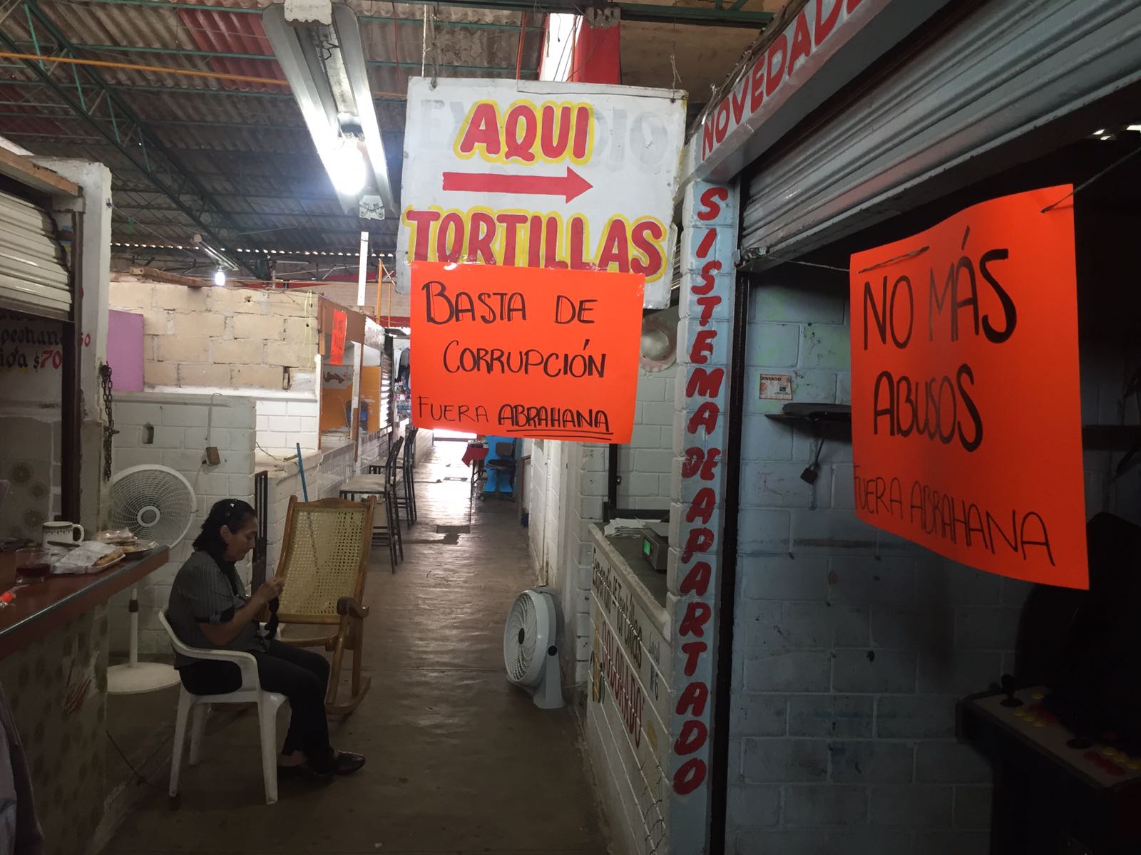 Locatarios de mercado de Coatzacoalcos demandan elección de nueva representante