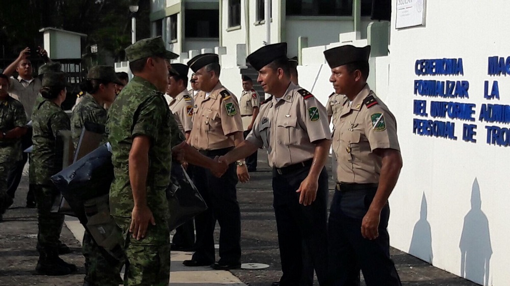 Personal de tropa de la VI Región Militar recibe nuevo uniforme administrativo