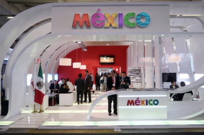 México participa con delegación “récord” en feria aeroespacial mundial