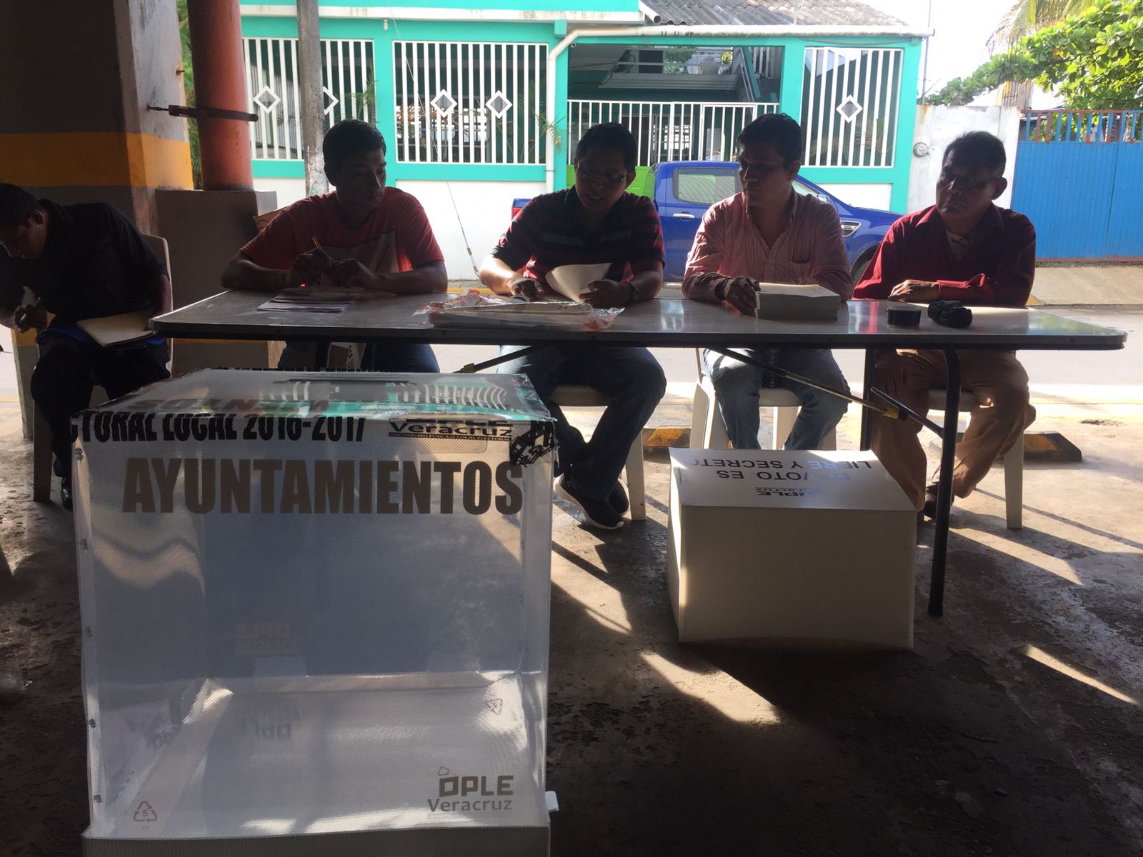 En Nanchital se instalaron tarde las casillas