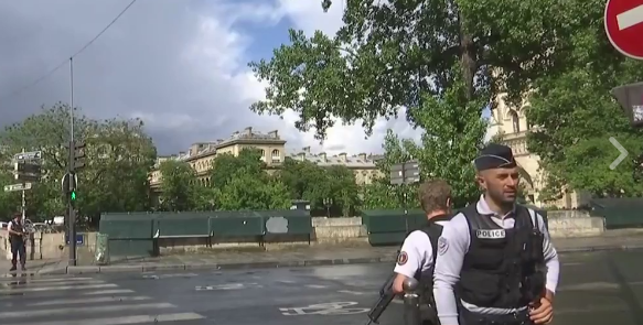 Policía interviene en recinto de Notre Dame por intento de ataque