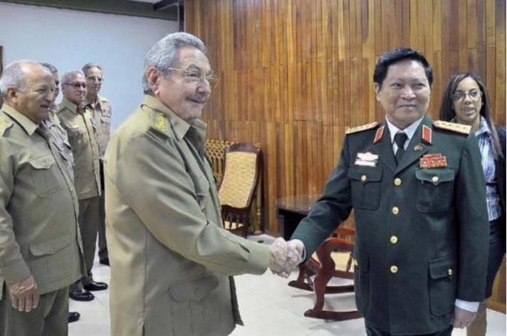 Reaparece Raúl Castro tras rumores sobre su estado de salud