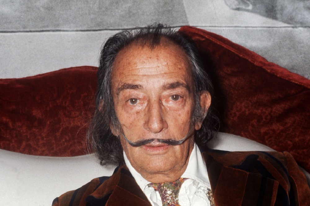Ordenan exhumar restos de Dalí por demanda de paternidad